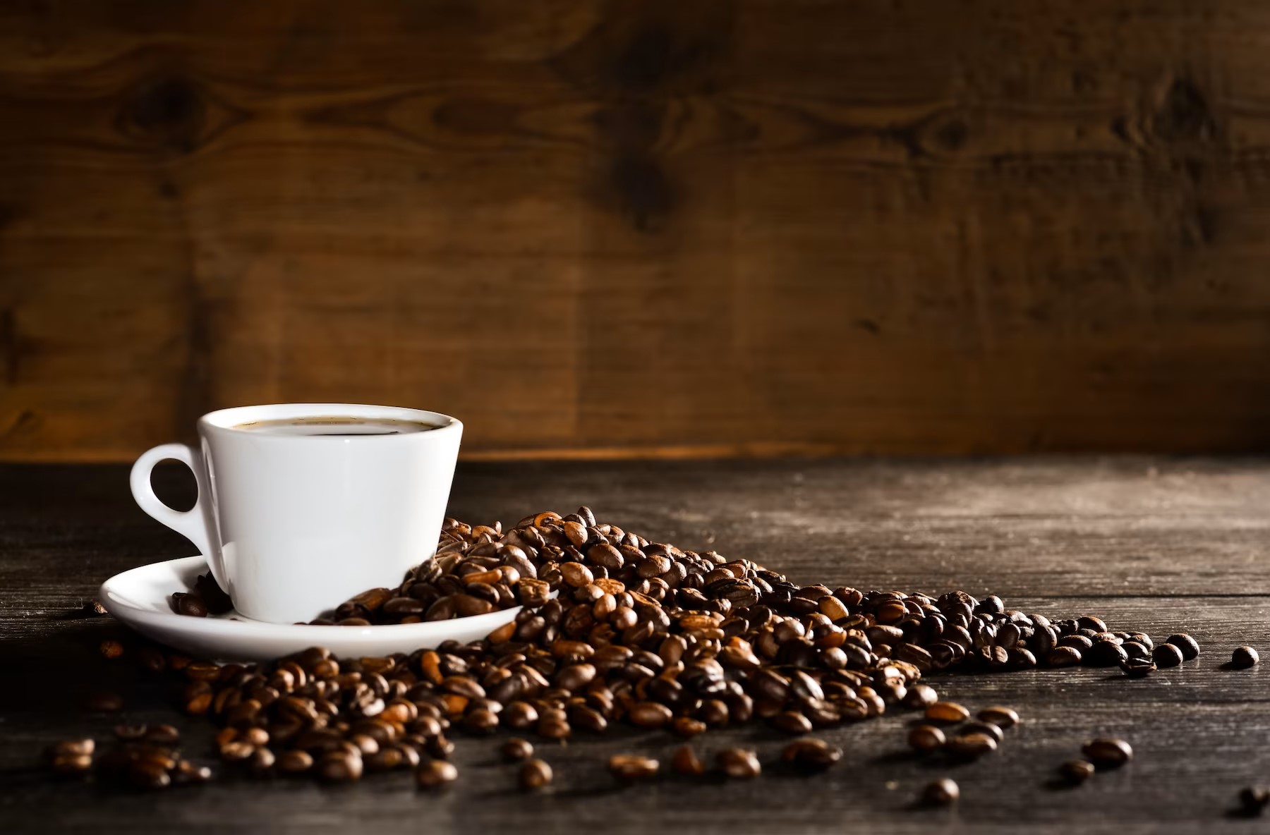 cup-of-coffee-with-a-pile-of-coffee-beans_1112-438.jpg