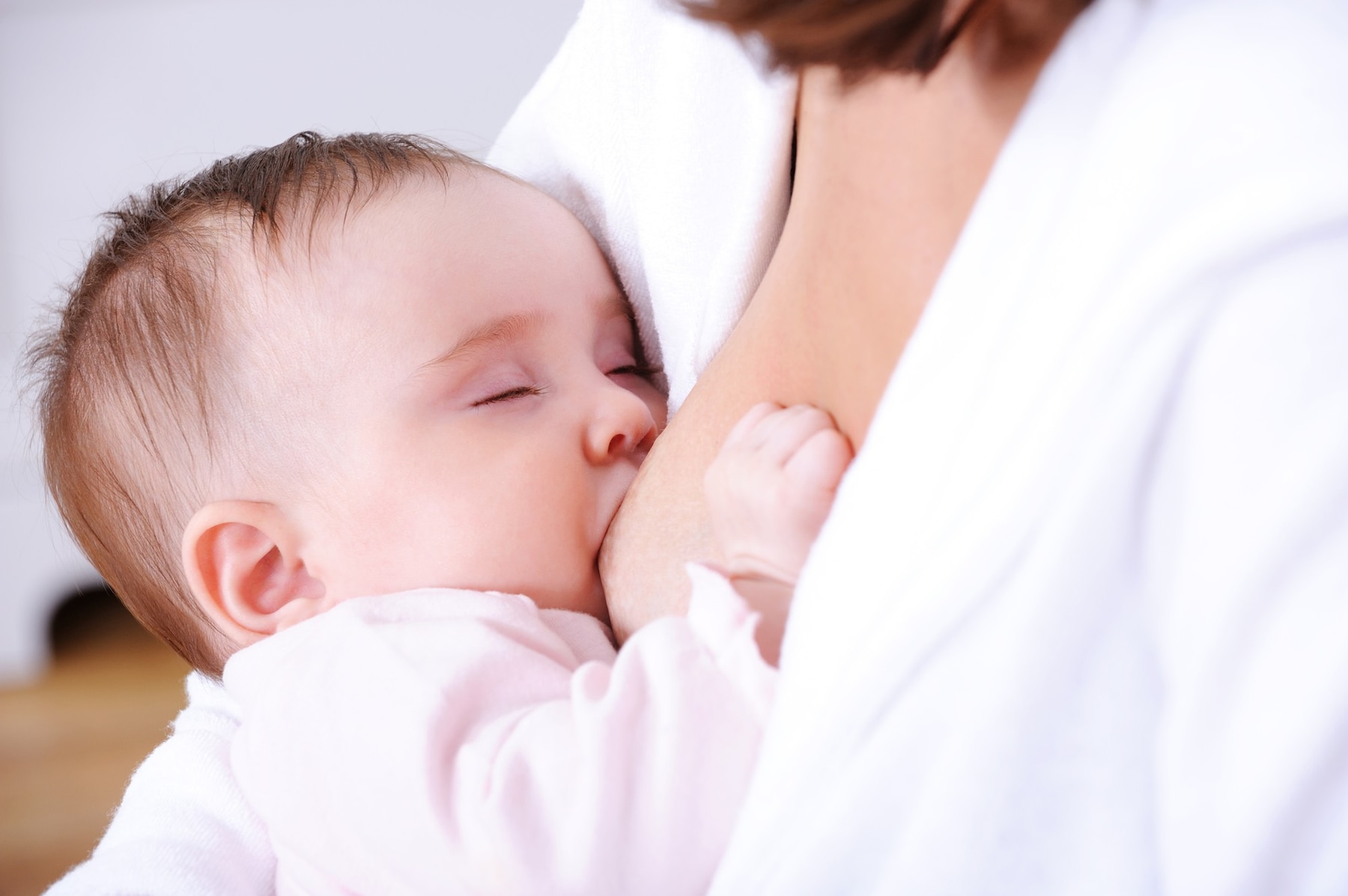 breastfeding-baby_186202-76.jpg