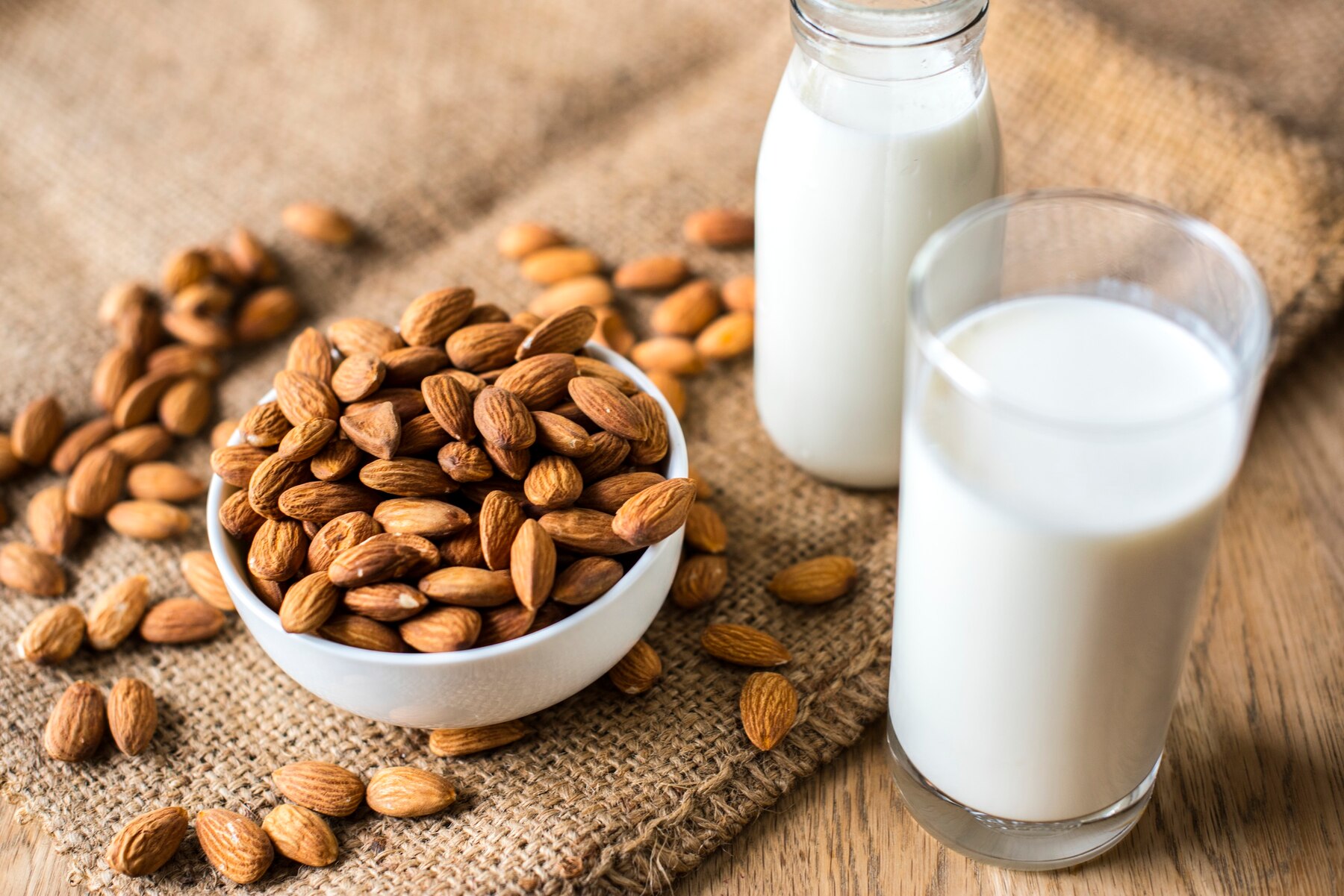 organic-almond-milk-and-almonds_53876-18256.jpg